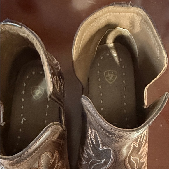 Ariat Brown Ankle Boots with Tan Stitching - Picture 2 of 3